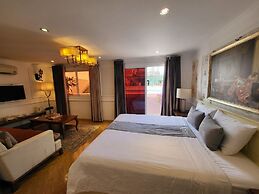 Saigon By Night Luxury Hotel