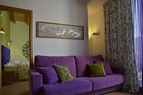 Forest Suites Boutique Hotel