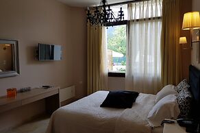 Forest Suites Boutique Hotel