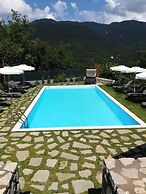 Forest Suites Boutique Hotel