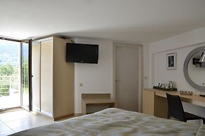 Forest Suites Boutique Hotel