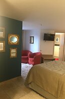 Forest Suites Boutique Hotel