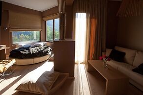 Forest Suites Boutique Hotel