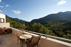 Forest Suites Boutique Hotel