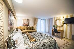 Forest Suites Boutique Hotel