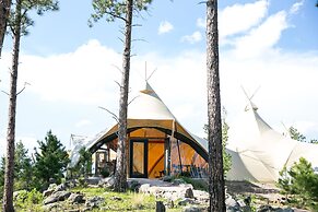 Under Canvas Mount Rushmore