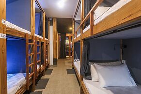 Green Hill Bed Station - Hostel