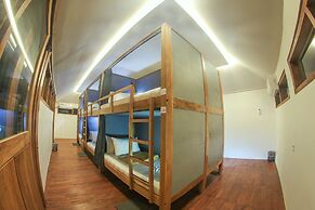 Green Hill Bed Station - Hostel