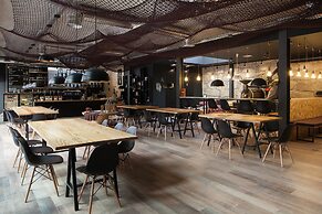 7g Roaster Apartments