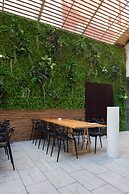 7g Roaster Apartments