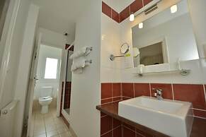 Brit Hotel Des Halles