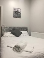 The L1 Rodney St Rooms