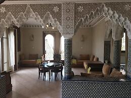 Beach Side Luxurious Villa Ref1098