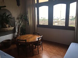 Beach Side Luxurious Villa Ref1098