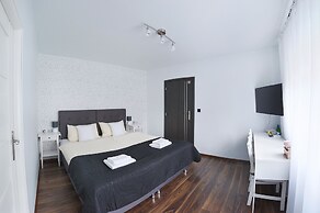 7th Room Guest House