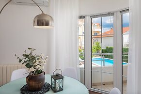 Apartments Arausa with Pool