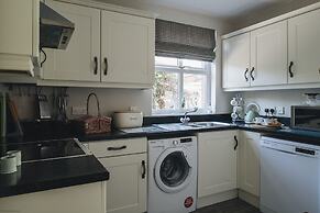 Portrush - Hope Cottage - sleeps 5 guests  in 3 bedrooms