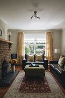 Portrush - Hope Cottage - sleeps 5 guests  in 3 bedrooms