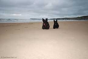 Portrush - Hope Cottage - sleeps 5 guests  in 3 bedrooms