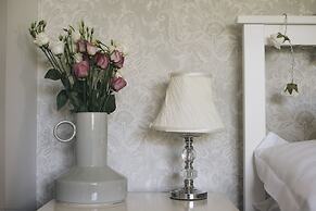 Portrush - Hope Cottage - sleeps 5 guests  in 3 bedrooms