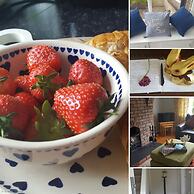 Portrush - Hope Cottage - sleeps 5 guests  in 3 bedrooms