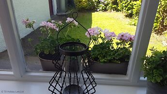 Portrush - Hope Cottage - sleeps 5 guests  in 3 bedrooms