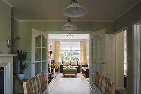 Portrush - Hope Cottage - sleeps 5 guests  in 3 bedrooms