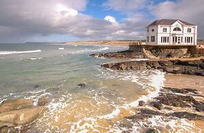 Portrush - Hope Cottage - sleeps 5 guests  in 3 bedrooms