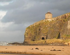 Portrush - Hope Cottage - sleeps 5 guests  in 3 bedrooms