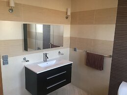 Luxurious 5 Bedrooms Villa Ref HI51053