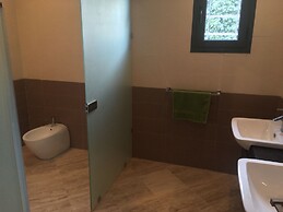 Luxurious 5 Bedrooms Villa Ref HI51053