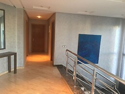 Luxurious 5 Bedrooms Villa Ref HI51053