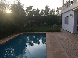 Luxurious 5 Bedrooms Villa Ref HI51053