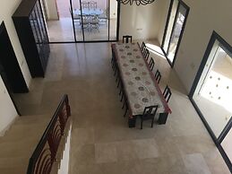 Spacious Comfortable Villa Ref T72024