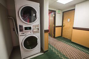 Bridgeway Inn & Suites Portland Airport