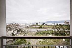 Tiin Tinn - Rivershore B&B