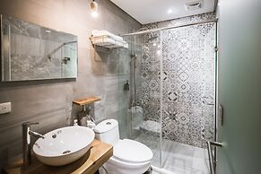 Tiin Tinn - Rivershore B&B