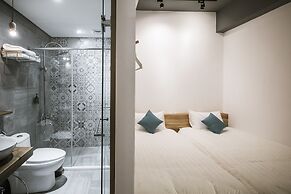 Tiin Tinn - Rivershore B&B