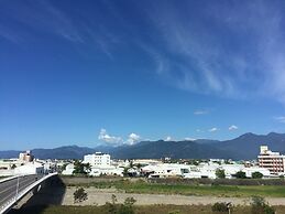 Tiin Tinn - Rivershore B&B