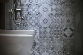 Tiin Tinn - Rivershore B&B