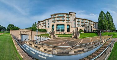 Adonis Hotel