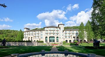 Adonis Hotel
