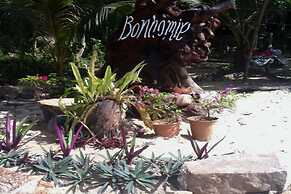 Bonhomie Beach Cottages