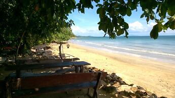 Bonhomie Beach Cottages