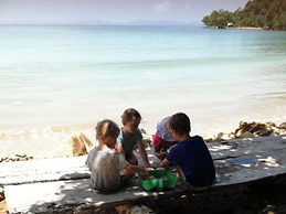 Bonhomie Beach Cottages