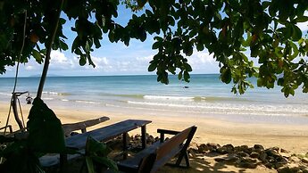 Bonhomie Beach Cottages