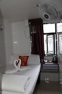 Pay-Less Guest House - Hostel