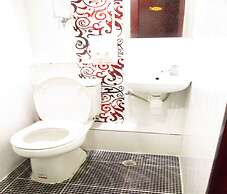 Pay-Less Guest House - Hostel