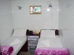 Pay-Less Guest House - Hostel
