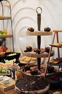 Blue Carpet Luxury Suites